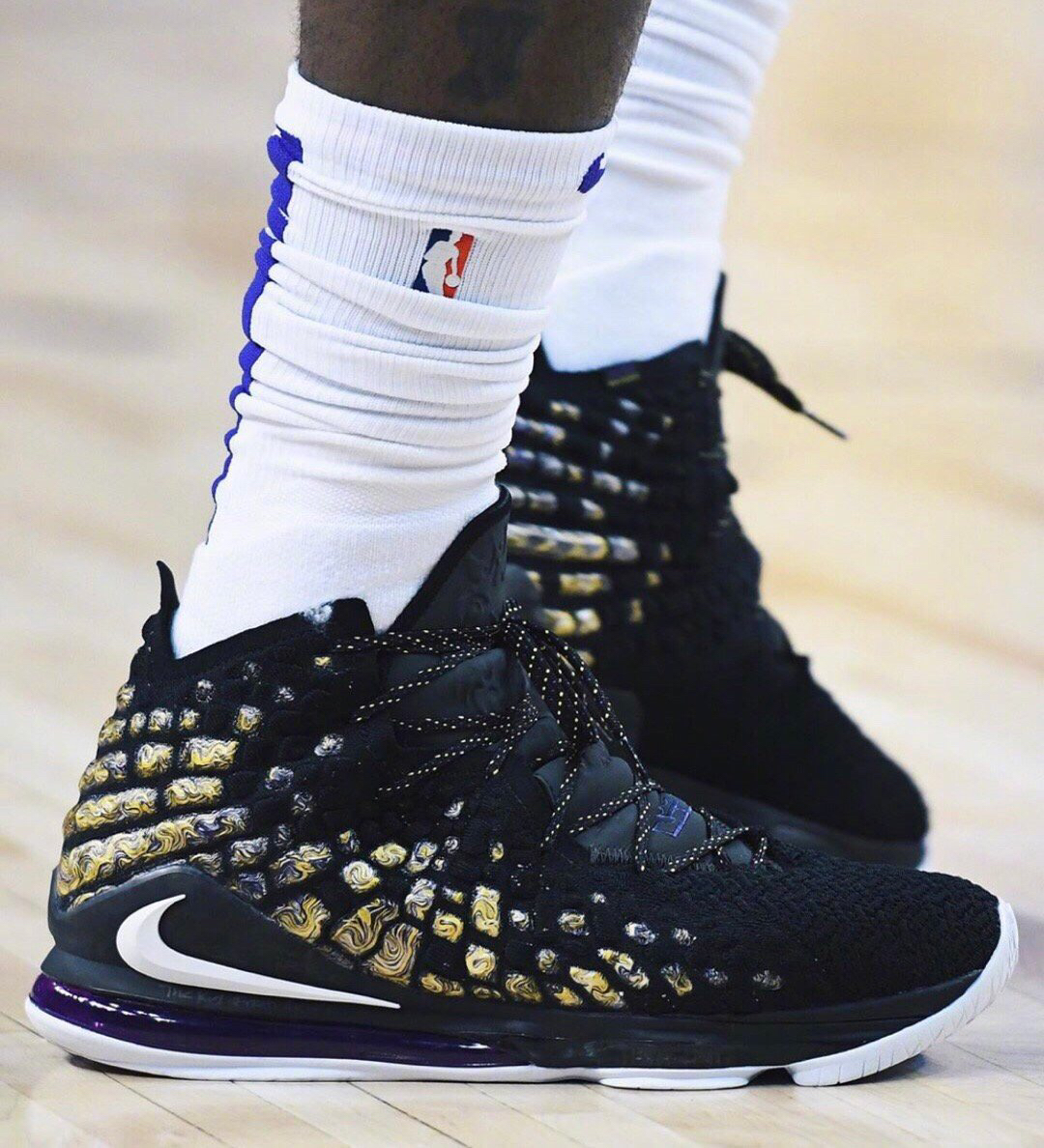 他既可牵制 他既可牵制